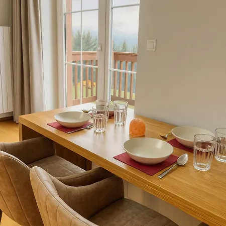 Bright With Balcony And View Of Medvedin דירה